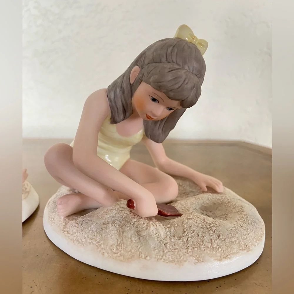 🖤 Set of 2 REMEMBER WHEN by Frances Hook Girls Beach Figurines Sand Castles Soun